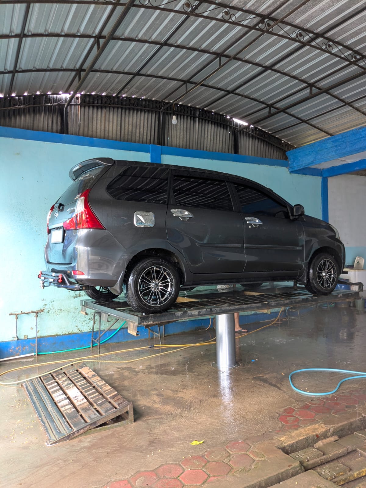 Sewa Hiace Commuter Tuban Murah